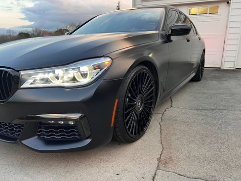 Used 2017 BMW 750i RWD image 12