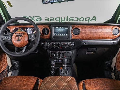 Used 2023 Jeep Gladiator Sport image 2