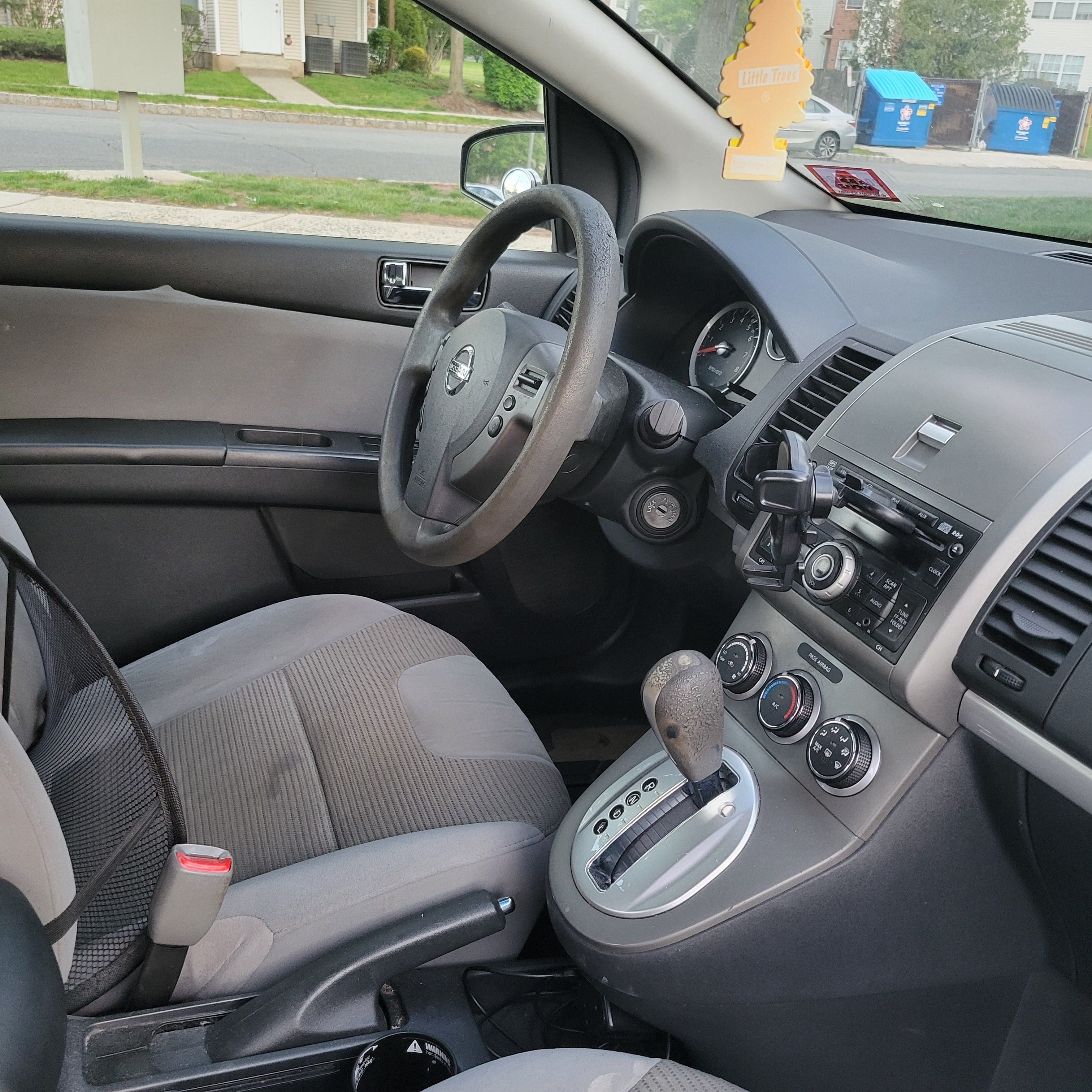 Used 2010 Nissan Sentra 2.0 SR FWD image 2