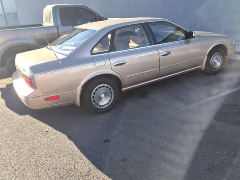 Used 1994 INFINITI Q45 RWD image 1