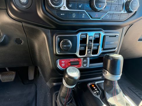 Used 2021 Jeep Wrangler Unlimited Rubicon AWD/4WD image 32