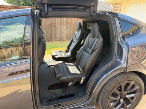 Used 2023 Tesla Model X AWD/4WD image 9