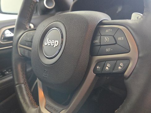 Used 2015 Jeep Grand Cherokee Summit image 2