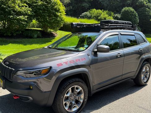 Used 2019 Jeep Cherokee Trailhawk AWD/4WD image 19