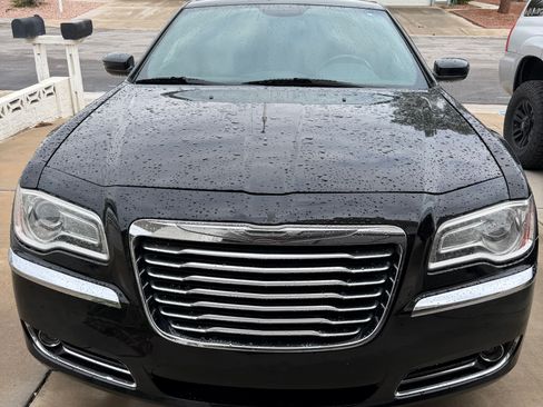 Used 2014 Chrysler 300 C image 2