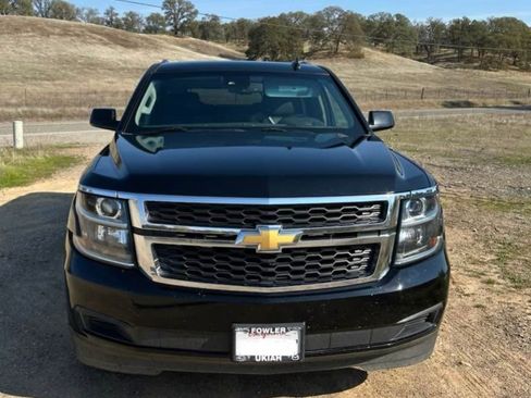 Used 2017 Chevrolet Suburban LT image 4