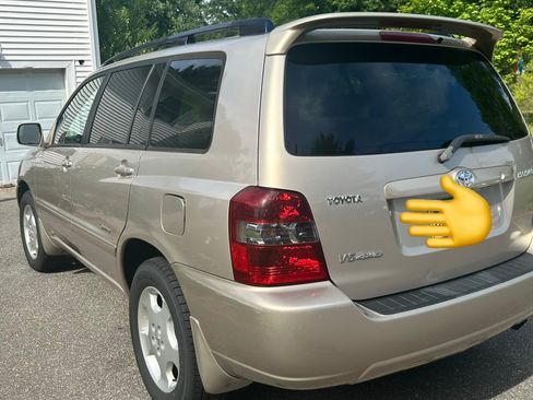 Used 2007 Toyota Highlander 4WD V6 w/ 3rd Row image 4
