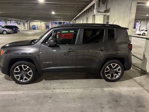 Used 2017 Jeep Renegade Latitude w/ Cold Weather Group image 10