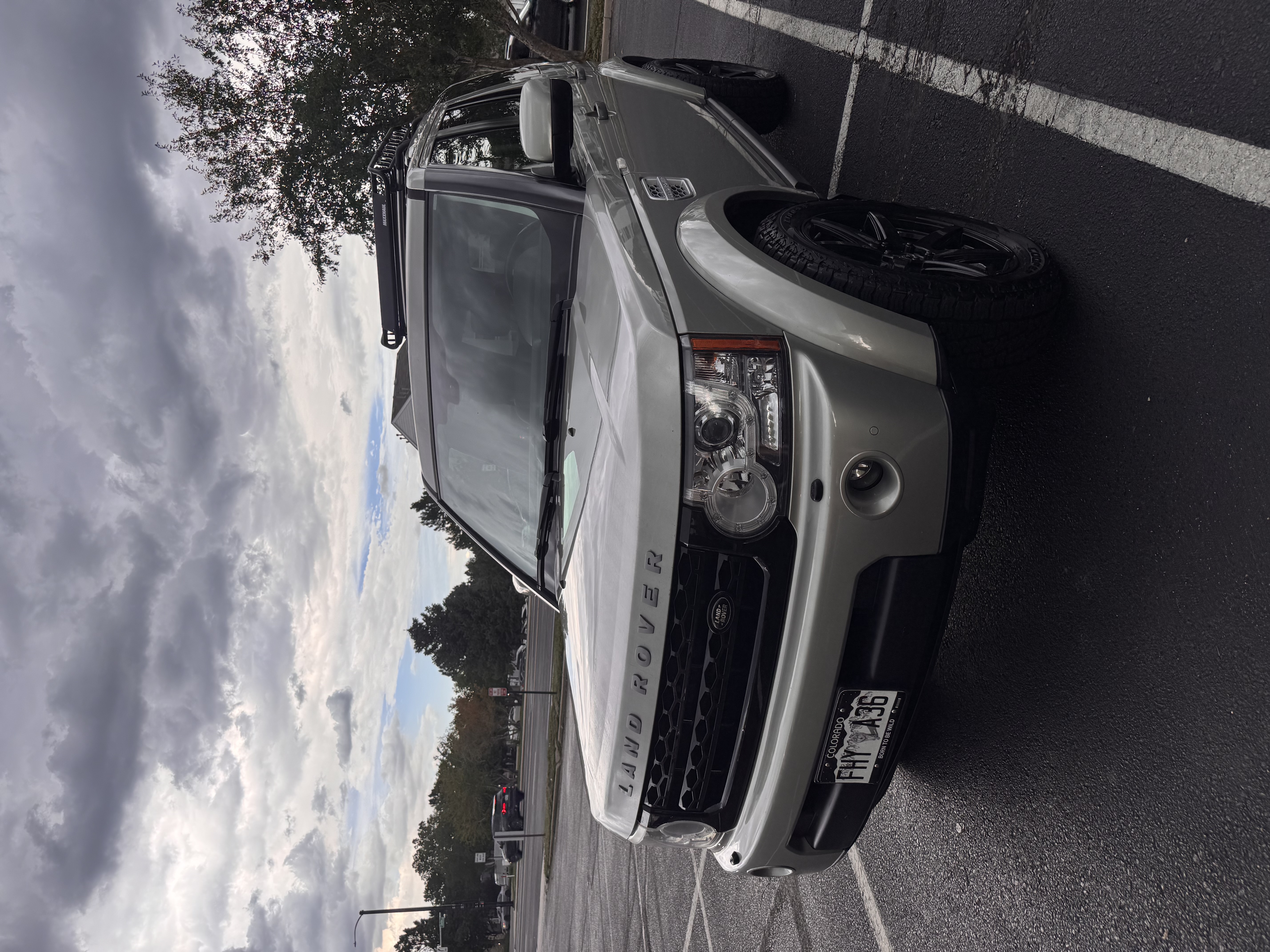 Used 2011 Land Rover LR4 HSE LUX AWD/4WD image 2