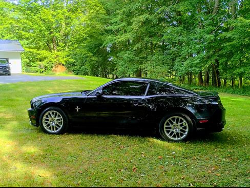 Used 2013 Ford Mustang Premium image 6