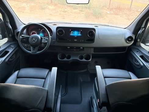 Used 2023 Mercedes-Benz Sprinter 2500 image 17