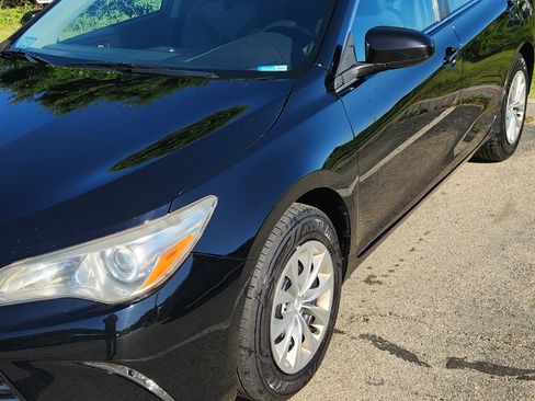 Used 2017 Toyota Camry LE FWD image 1