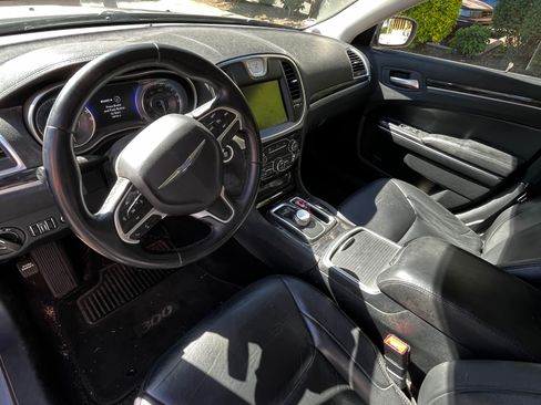 Used 2015 Chrysler 300 Limited RWD image 10