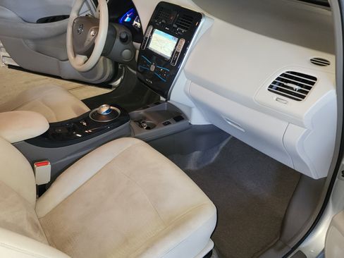 Used 2012 Nissan Leaf SL image 15