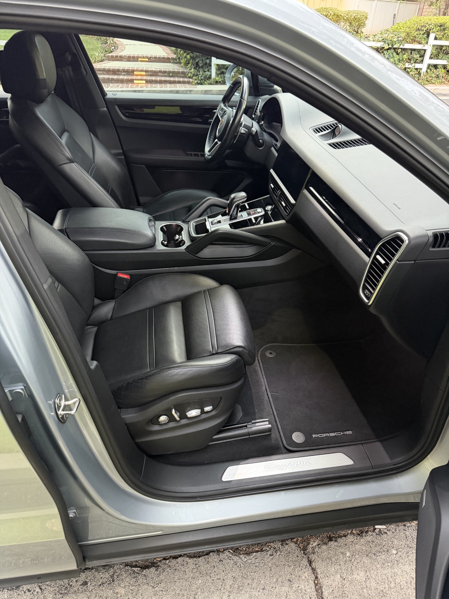 Used 2020 Porsche Cayenne AWD/4WD image 20