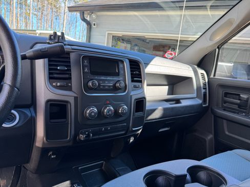 Used 2018 RAM 2500 Tradesman w/ Chrome Appearance Group image 13