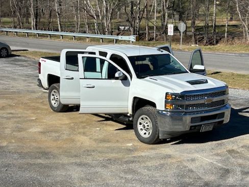 Used 2019 Chevrolet Silverado 2500 LT image 1