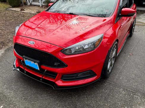 Used 2017 Ford Focus ST image 1