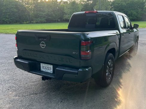 Used 2023 Nissan Frontier SV w/ Technology Package RWD image 2