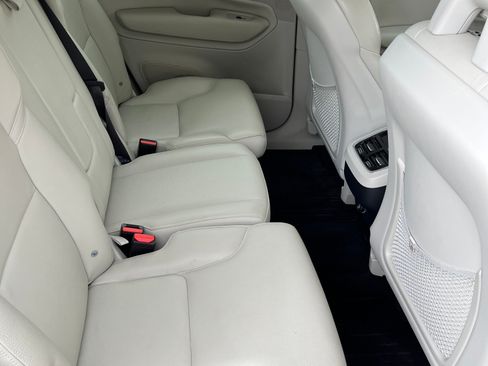 Used 2016 Volvo XC90 T6 Momentum w/ Momentum Plus Package AWD/4WD image 25