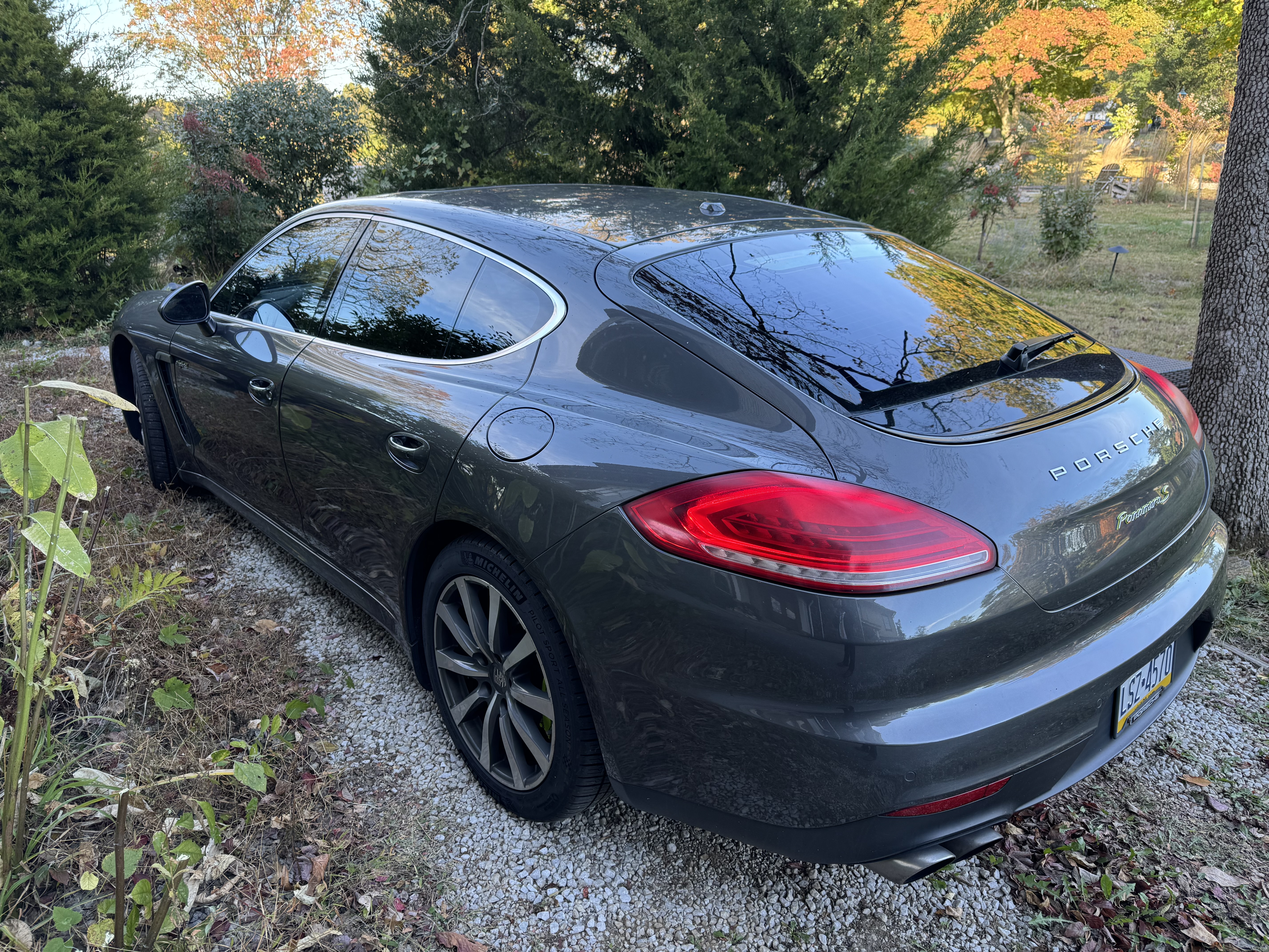 Used 2016 Porsche Panamera S RWD image 4