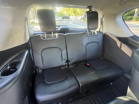 Used 2014 INFINITI QX80 2WD w/ Deluxe Touring Package image 16