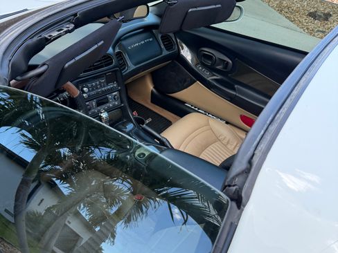 Used 1998 Chevrolet Corvette Coupe w/ Roof Pkg RWD image 6