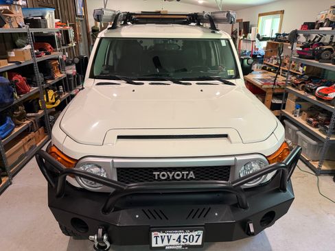 Used 2014 Toyota FJ Cruiser 4WD image 2