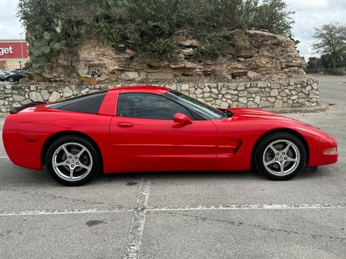 Used 2004 Chevrolet Corvette Coupe w/ Roof Package image 9