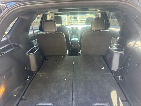 Used 2017 Ford Explorer XLT w/ Equipment Group 202A AWD/4WD image 14
