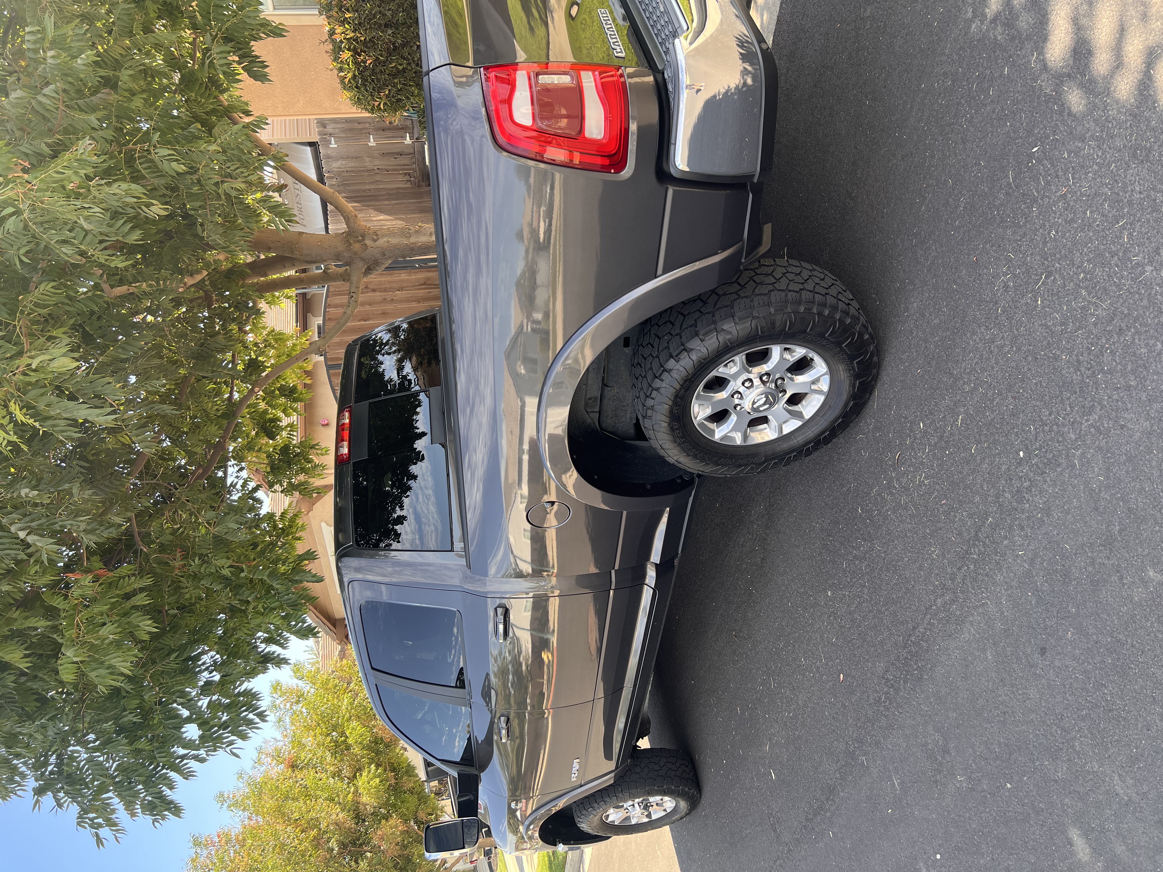 Used 2019 RAM 2500 Laramie AWD/4WD image 4