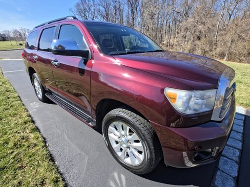 Used 2010 Toyota Sequoia Platinum image 4