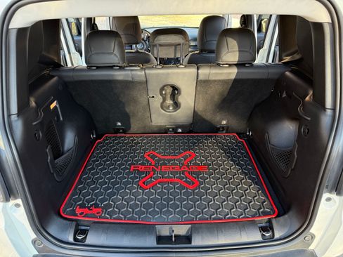 Used 2019 Jeep Renegade Trailhawk image 23