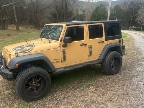 Used 2014 Jeep Wrangler Unlimited Sport w/ Connectivity Group image 2