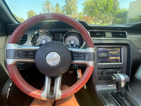 Used 2011 Ford Mustang GT Premium w/ Electronics Pkg RWD image 20