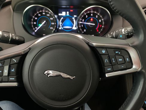 Used 2019 Jaguar F-PACE Prestige image 11