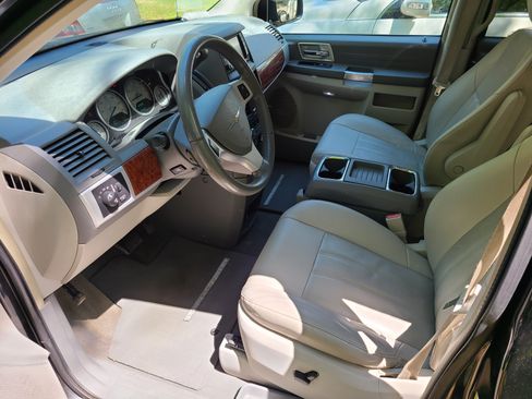Used 2008 Chrysler Town & Country Touring image 15