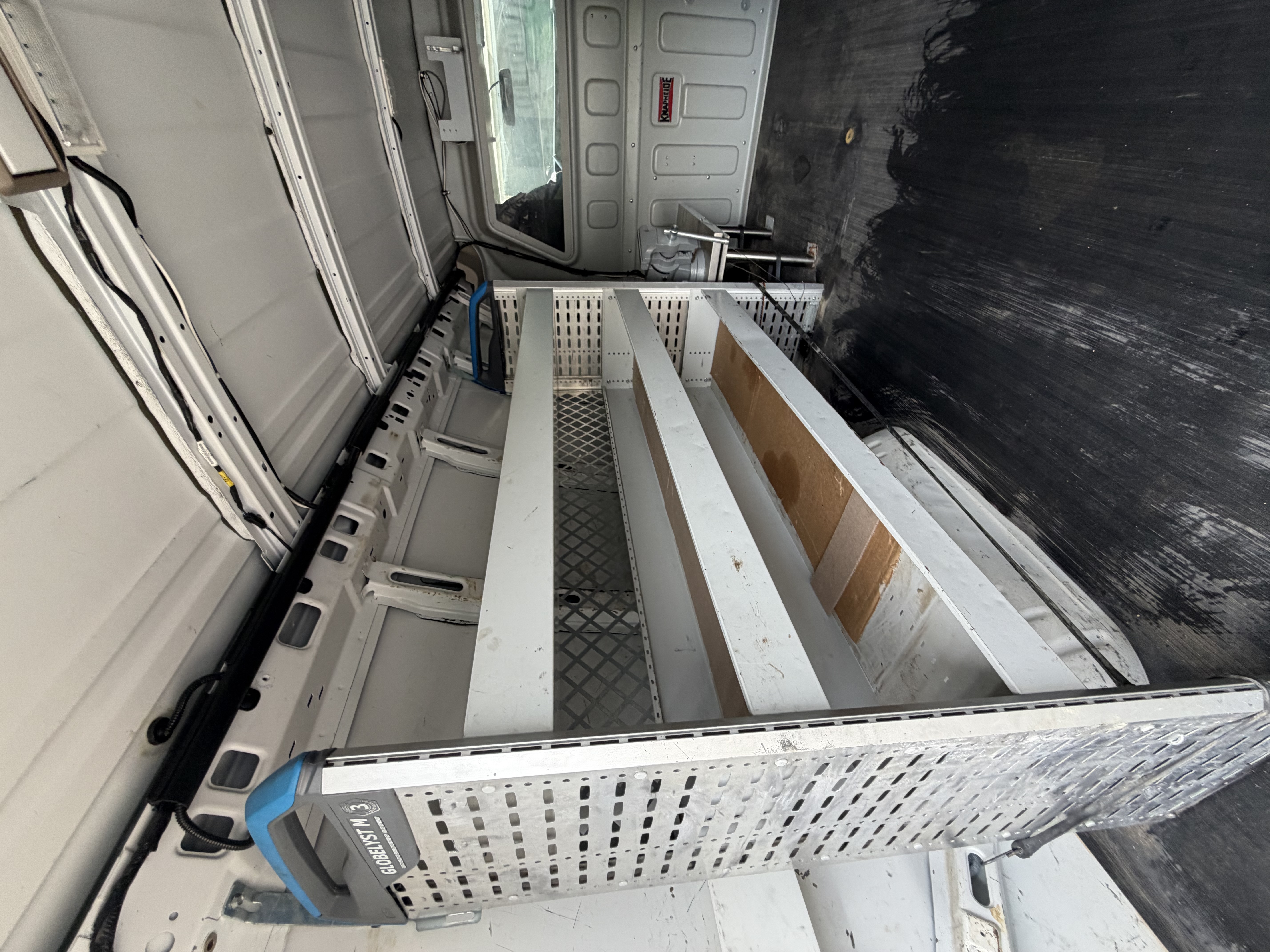 Used 2014 Chevrolet Express 2500 RWD image 11