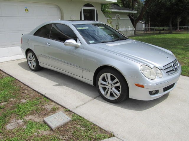 Used 2007 Mercedes-Benz CLK 350 Coupe image 4