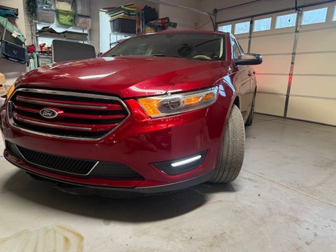 Used 2013 Ford Taurus Limited FWD image 2