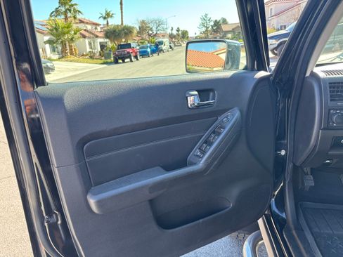 Used 2009 HUMMER H3 Alpha image 18