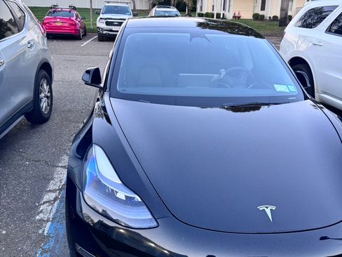 Used 2023 Tesla Model 3 Standard Range image 2