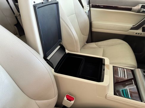 Used 2017 Lexus GX 460 AWD/4WD image 9