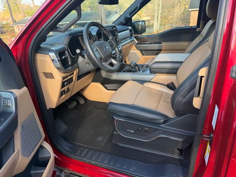 Used 2022 Ford F150 Lariat w/ Equipment Group 502A High image 9