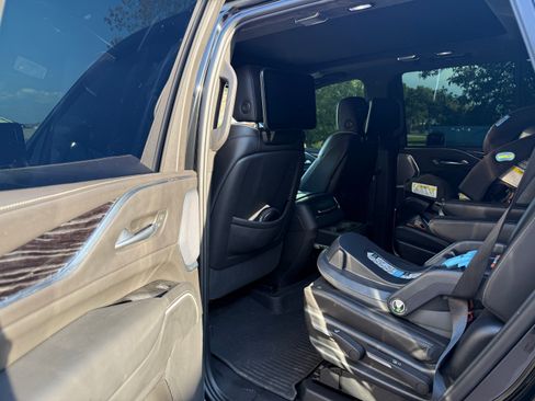 Used 2023 Cadillac Escalade V w/ LPO, ONYX Package image 10