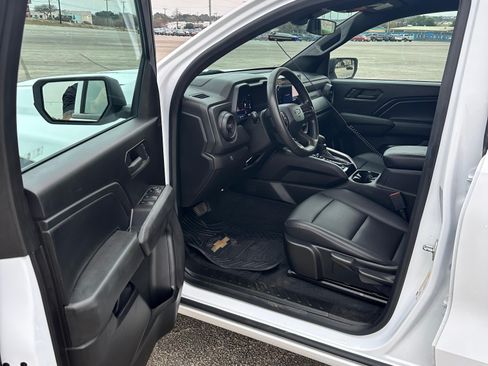 Used 2024 Chevrolet Colorado Trail Boss image 10