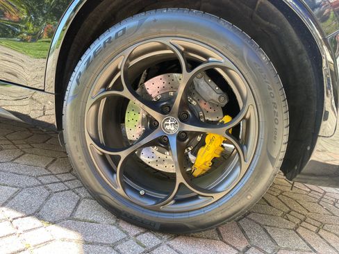 Used 2020 Alfa Romeo Stelvio Quadrifoglio image 22