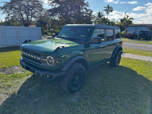 Used 2024 Ford Bronco Black Diamond image 2