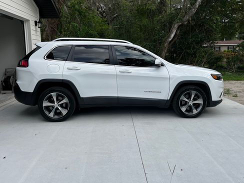 Used 2019 Jeep Cherokee Limited FWD image 4