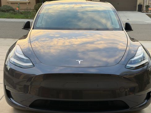Used 2022 Tesla Model Y Long Range image 4
